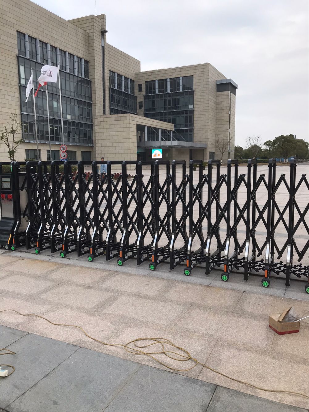 熱烈祝賀奉賢區(qū)中國石油研究中心安裝已完成。