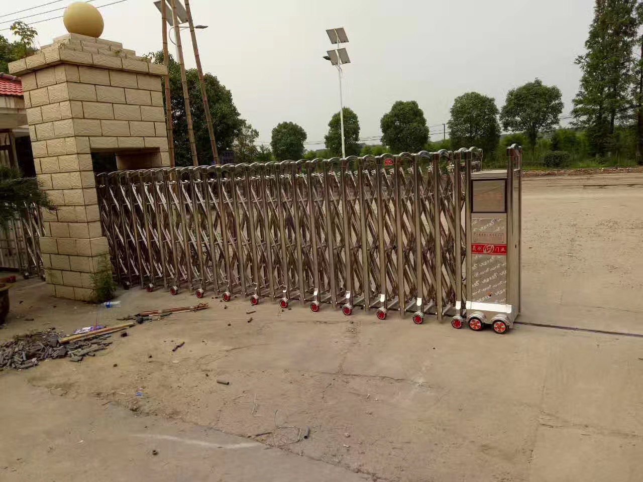 上海城建市政工程（集團(tuán)）有限公司電動(dòng)伸縮門安裝已完成！